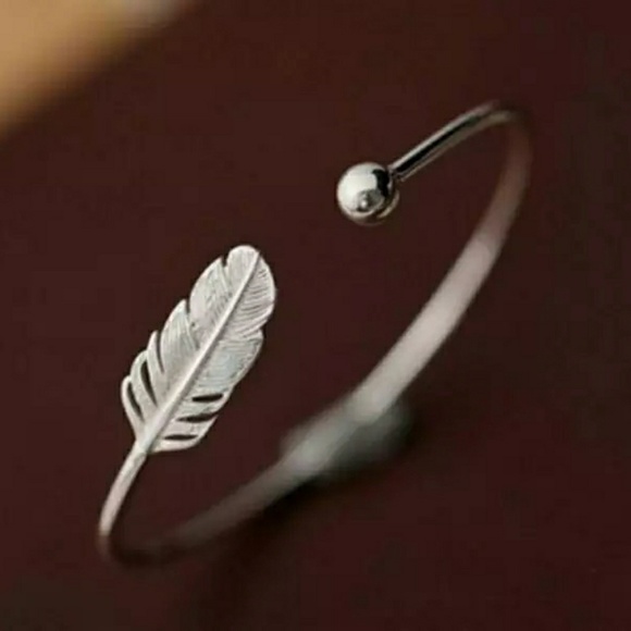 Zoey Zoso Jewelry - Silver Feather Bangle Bracelet